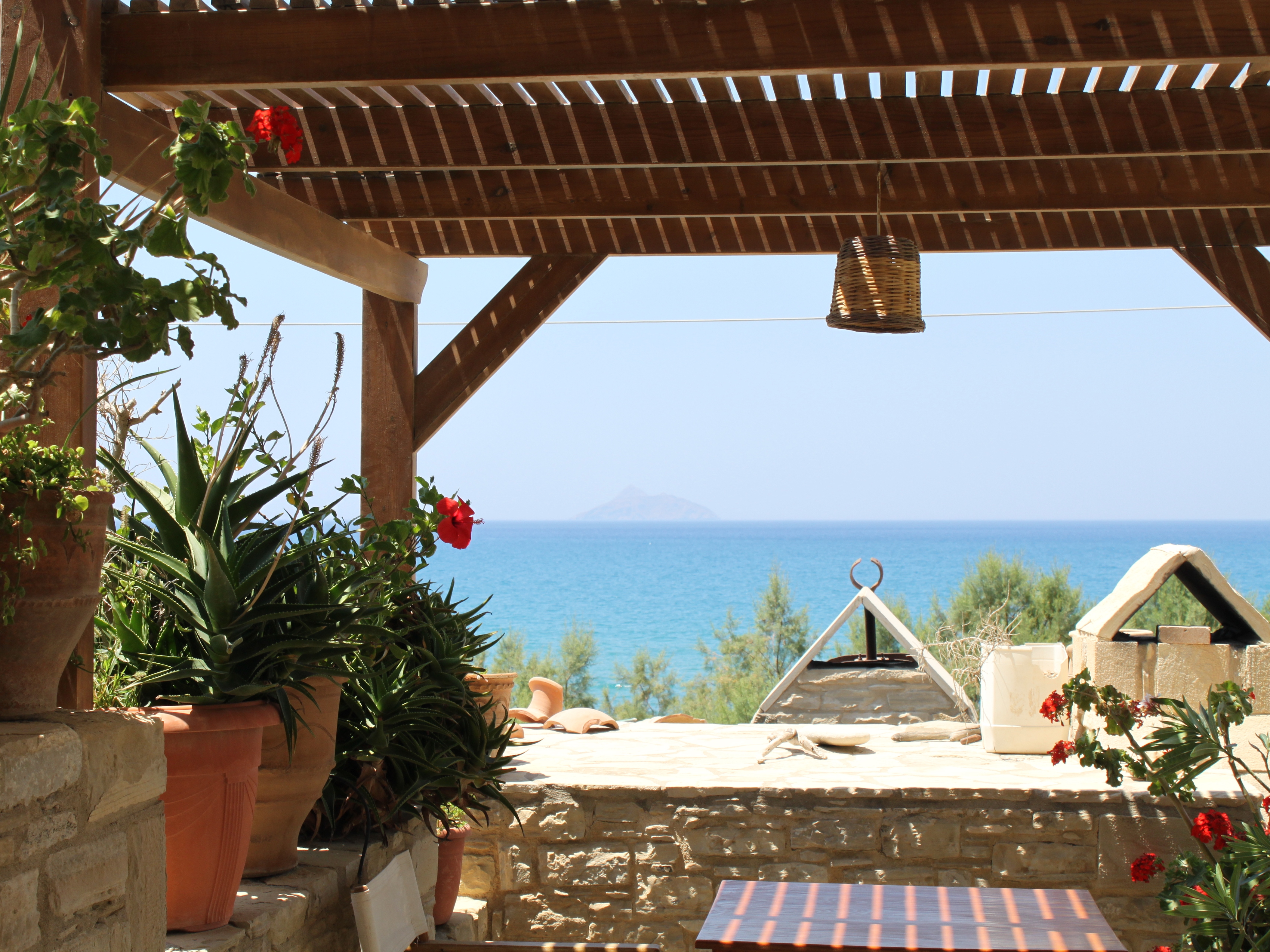 Ausbilck von Terasse auf das Meer - KALAMAKI HOLIDAYS